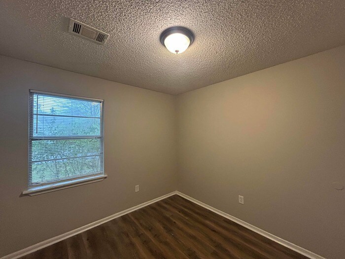 Building Photo - 3465 Cherry Cove W