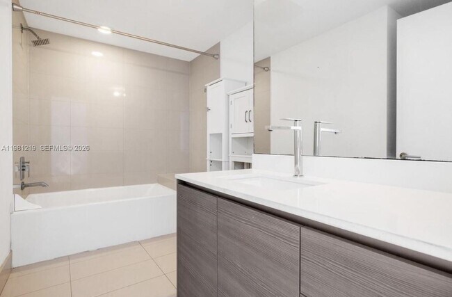 Building Photo - 460 NE 28th St