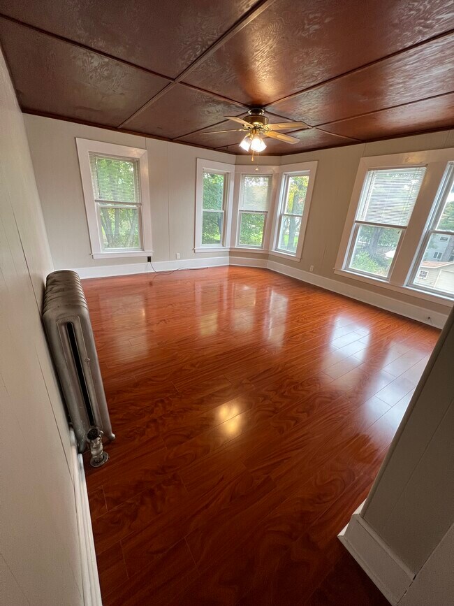 Building Photo - 6 Pleasant View St