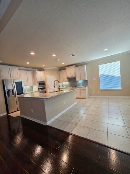 Building Photo - 430 Brookdale Dr