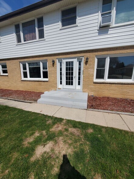 Primary Photo - 520 Lakeview Ave