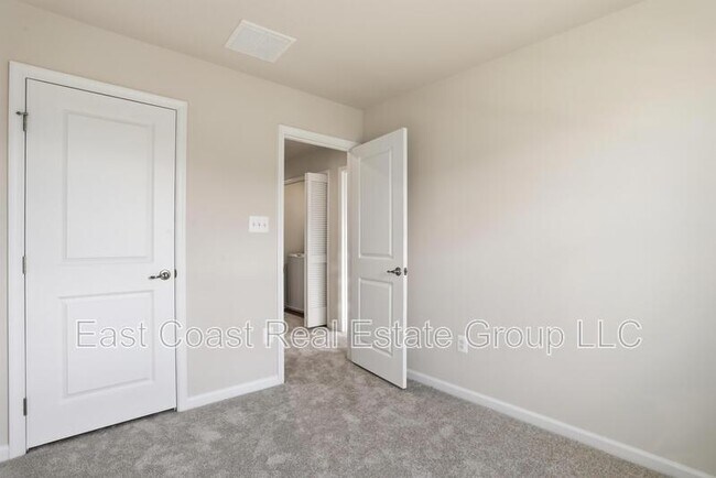 Building Photo - 105 Dripping Spring Dr