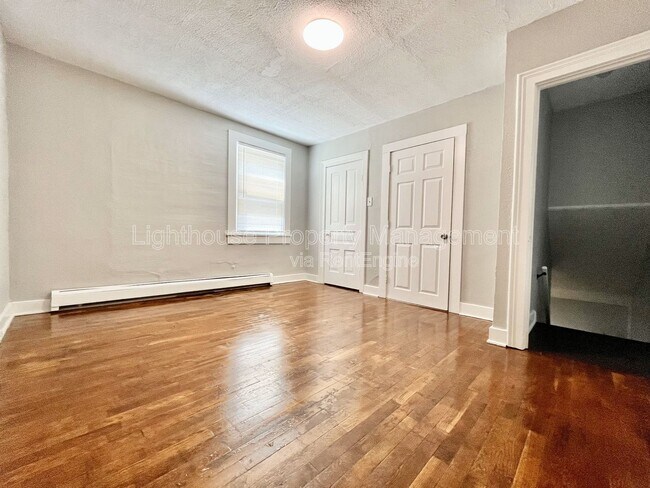 Building Photo - 429 Carrier St NE