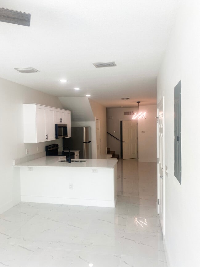 Building Photo - 1003 Creek Park Ct