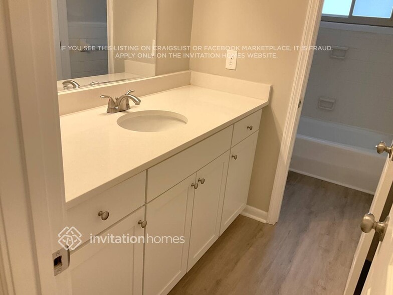 Building Photo - 3034 Woodrow Manor