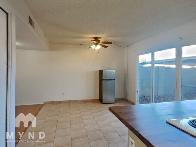 Building Photo - 4305 W Solano Dr N