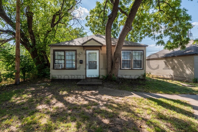 Primary Photo - 1129 W 16th St N