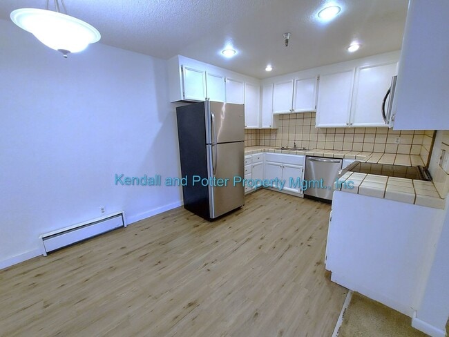 Building Photo - Large Updated 2 Bedroom Condo In Watsonville!