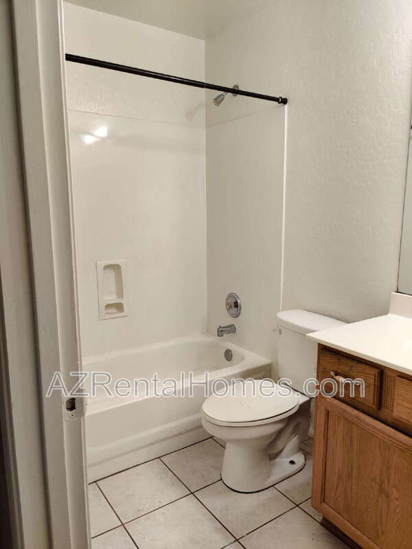 Building Photo - 493 E Cantebria Dr
