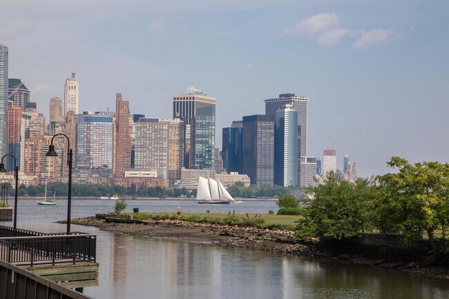 Building Photo - 66 Morris St