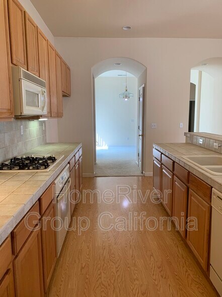 Building Photo - 2224 Bastona Dr