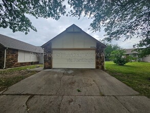 Building Photo - 8009 N 117th E Ave