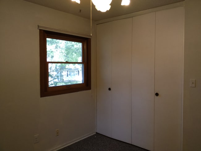 Building Photo - 1119 Hillside Dr