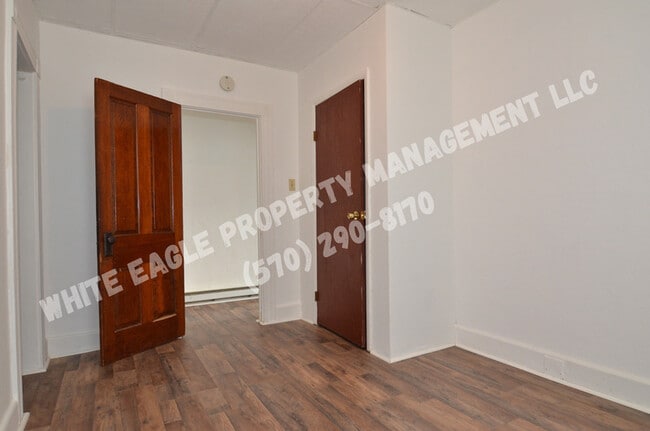 Building Photo - 208 Olyphant Ct