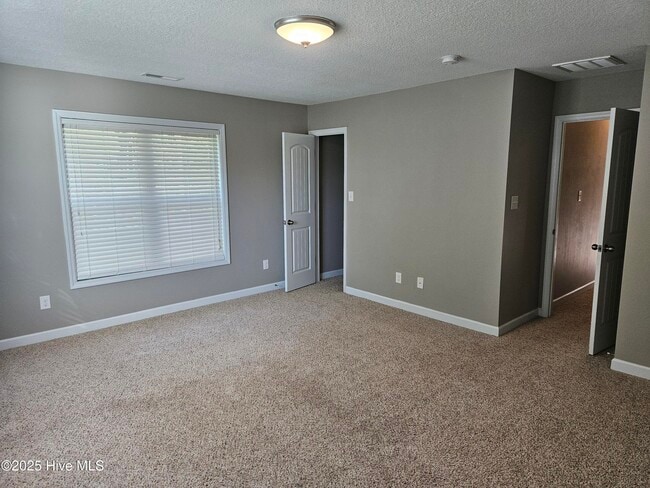 Building Photo - 609 Winfall Dr