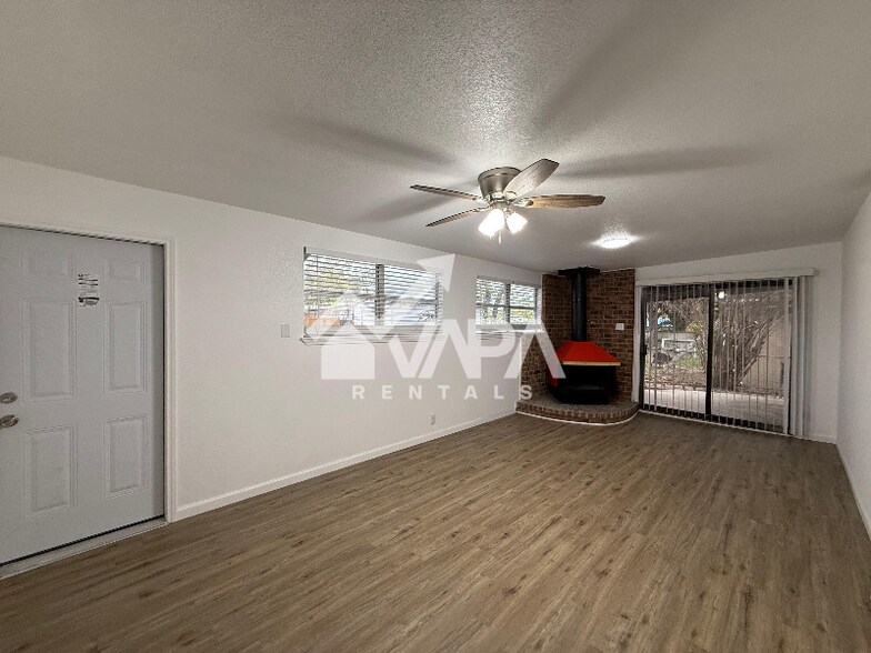 Building Photo - 943 Weizmann St