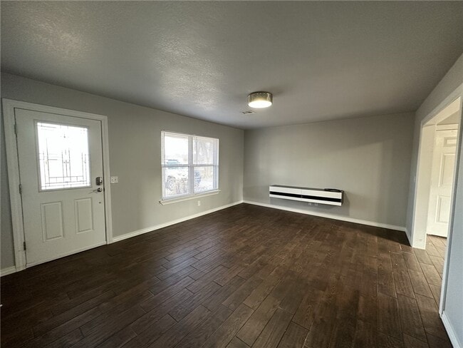 Building Photo - 1004 SE 4th St