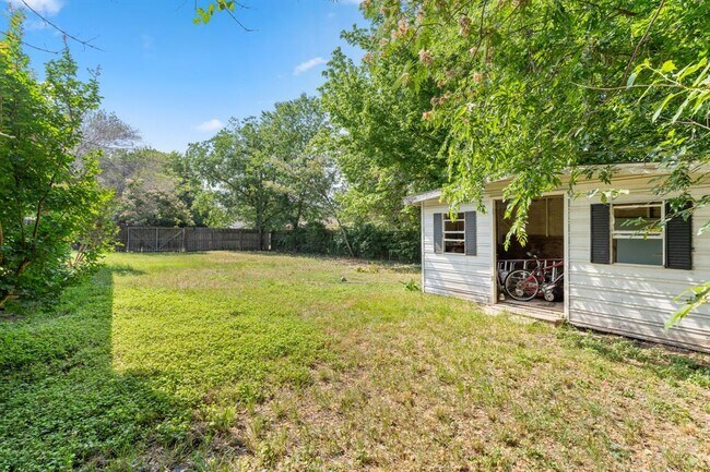 Building Photo - 1200 Ash Dr