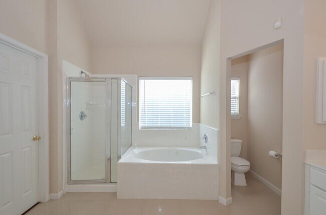 Building Photo - 2135 Brinton Oaks Ct