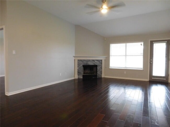 Building Photo - 651 Columbine Ave