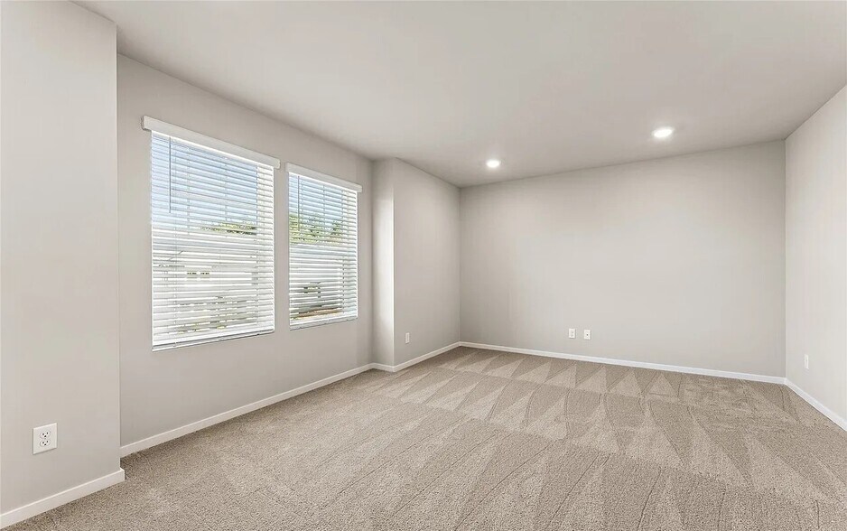 Building Photo - 2209 Trailside Dr NE