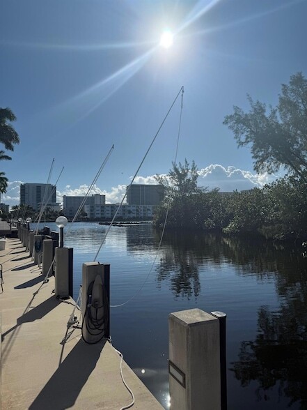 Building Photo - 2840 NE 14th Street Causeway