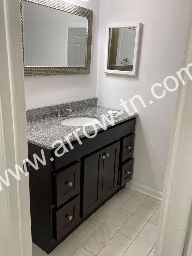 Building Photo - Awesome 2 Bedroom Condo Near the River!
