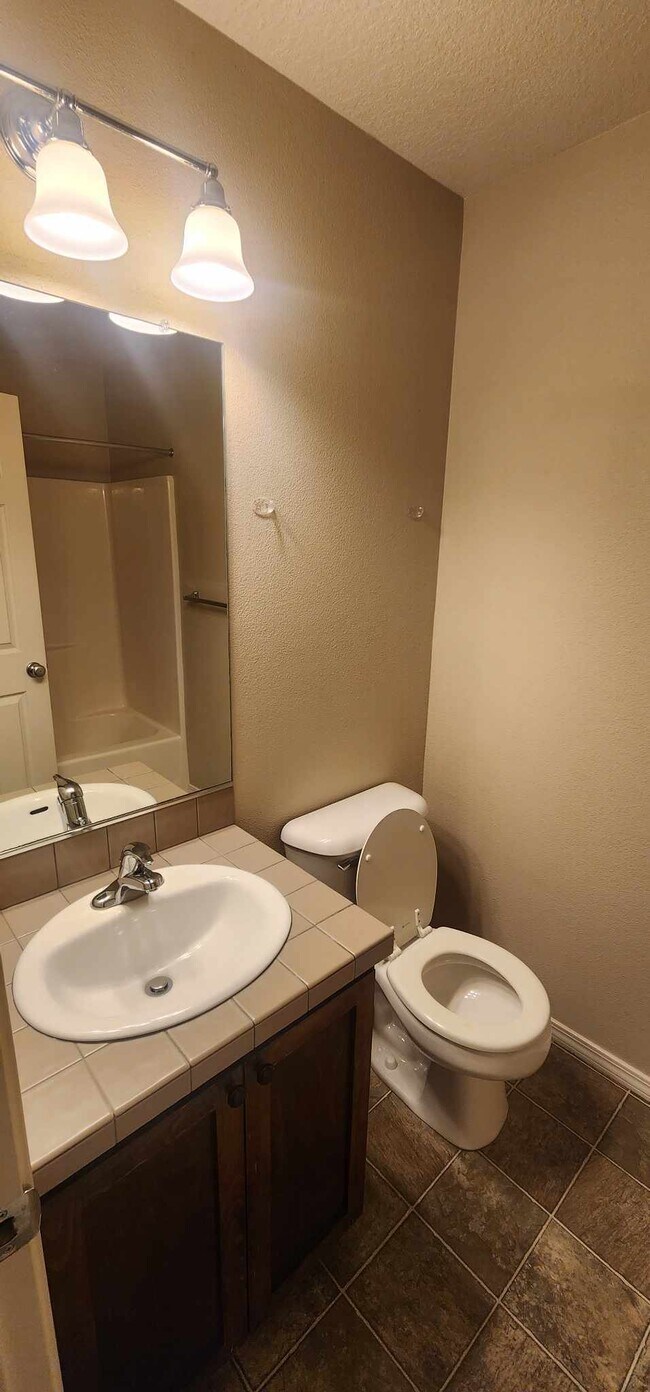 Building Photo - 1115 SE Alika Ave