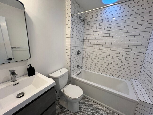 Building Photo - WONDERFUL TWO BEDROM TWO BATH UPDATED HOME IN SUN VALLEY