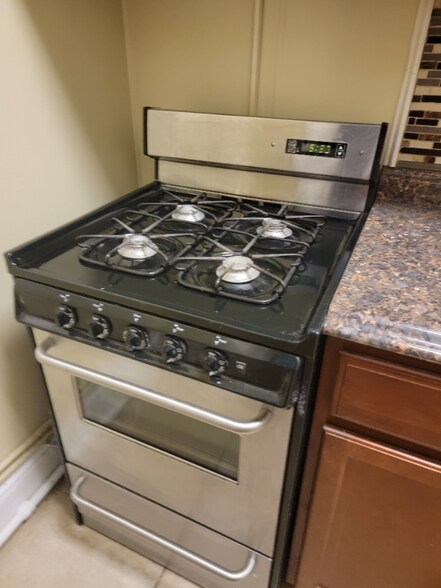 Building Photo - 220 W Madison St