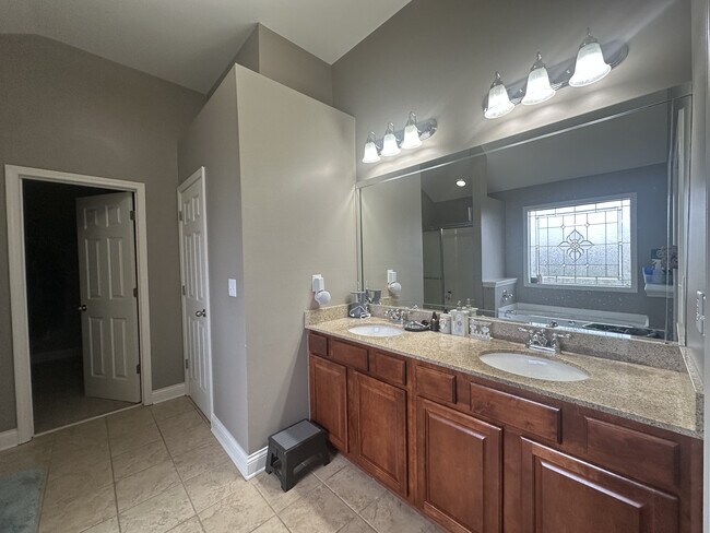 Building Photo - 2424 Calendula Rd