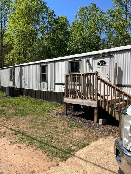 Building Photo - 3736 E Burke Blvd