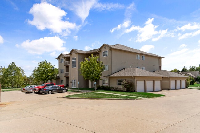 Building Photo - 870 W Cherry St