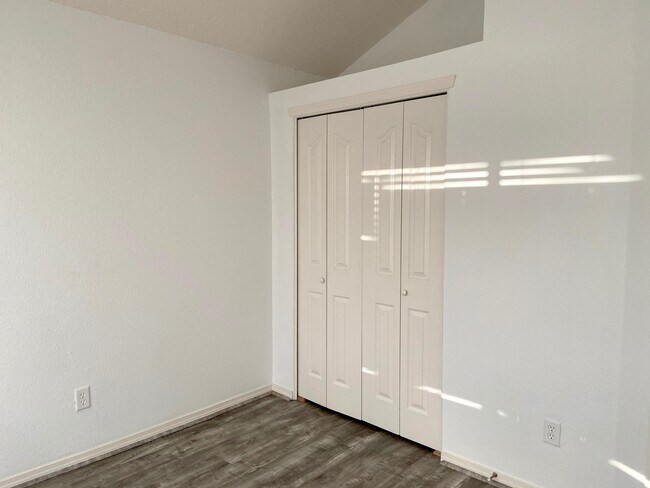 Building Photo - 1470 Senda Del Sol Ln