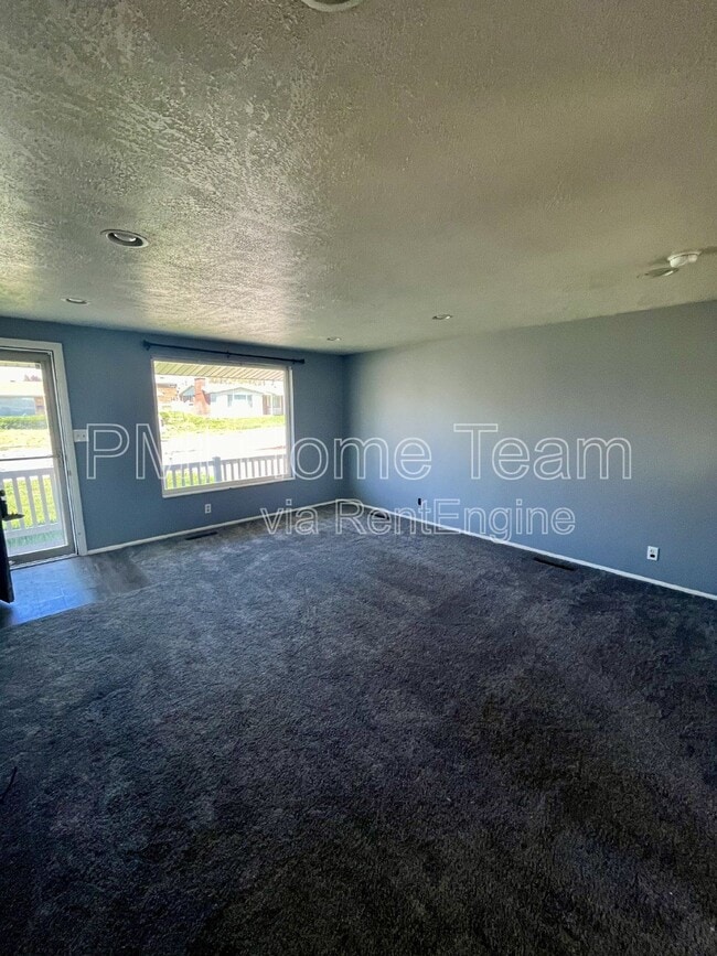 Building Photo - 224 W 700 N
