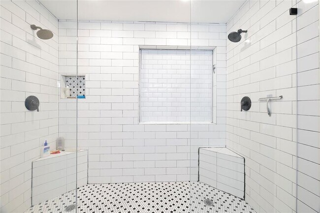 Building Photo - 16439 Sunlamp Ct