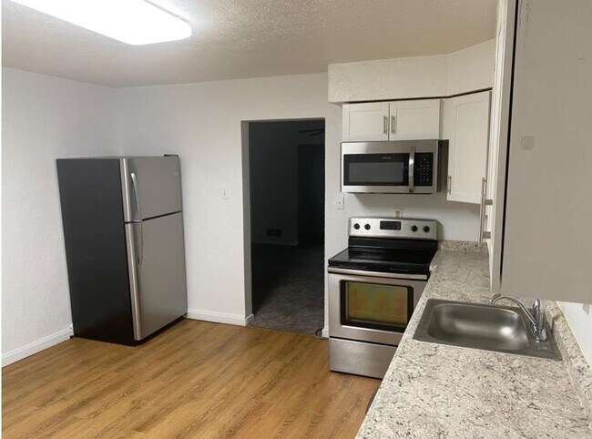 Building Photo - 29 Lawn St