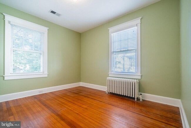 Building Photo - 928 19th St S