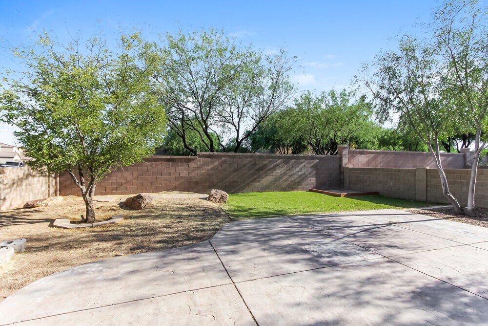 Building Photo - 476 East Placita Rejilla