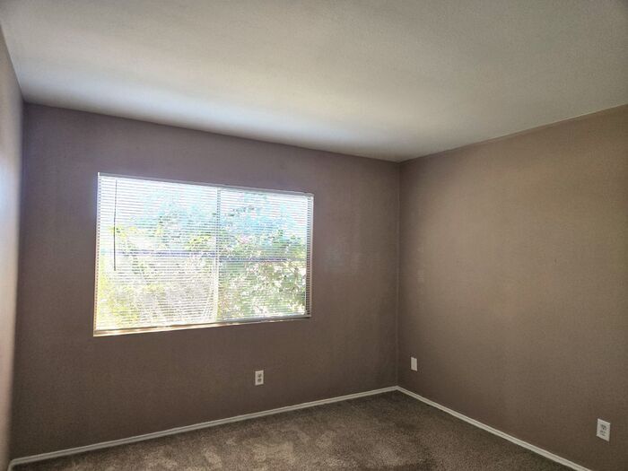Building Photo - 4330 W Royal Palm Rd