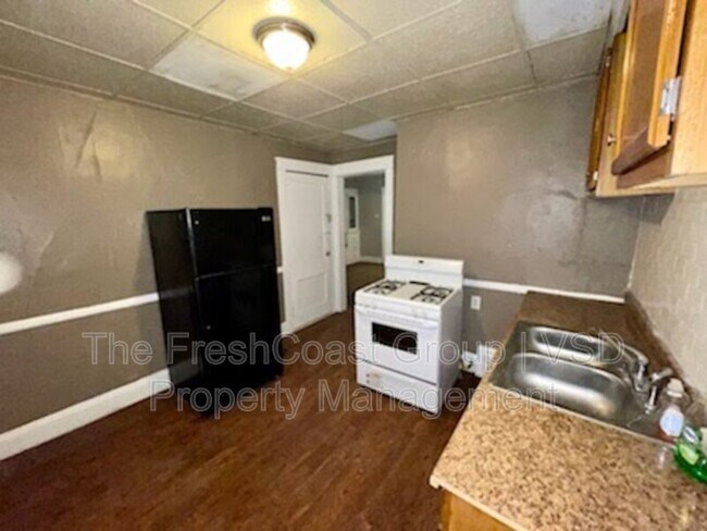 Building Photo - 11705 Hamlen Ave