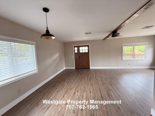 Building Photo - 965 Eastman Ln