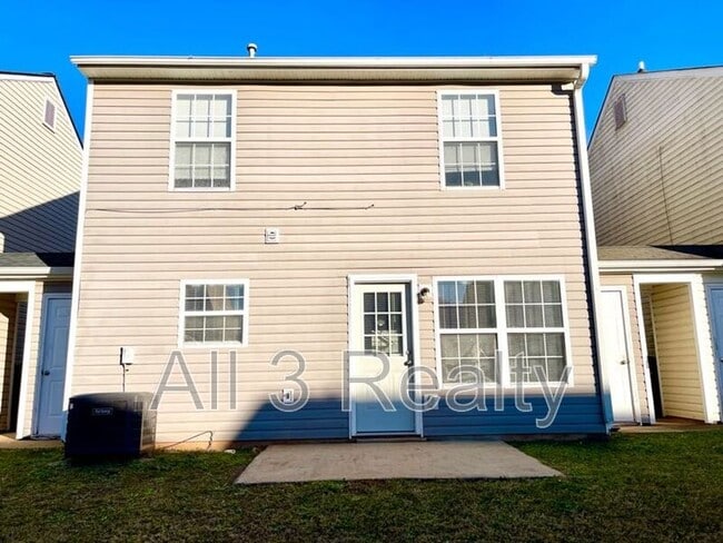 Building Photo - 333 Goldenrod Dr