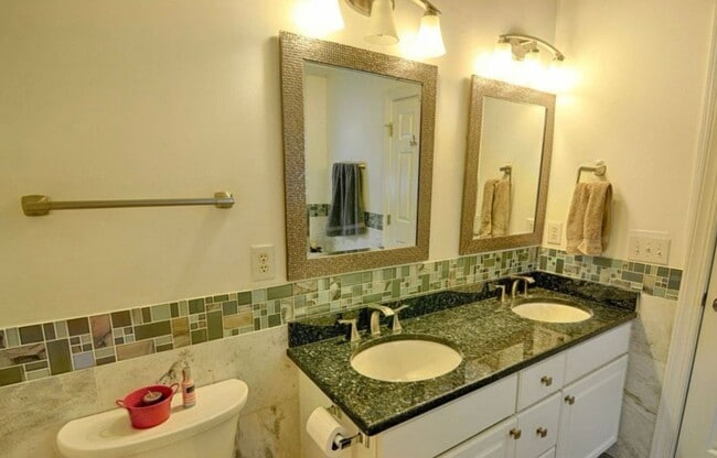 Building Photo - Southern Village Townhome available in Jun...