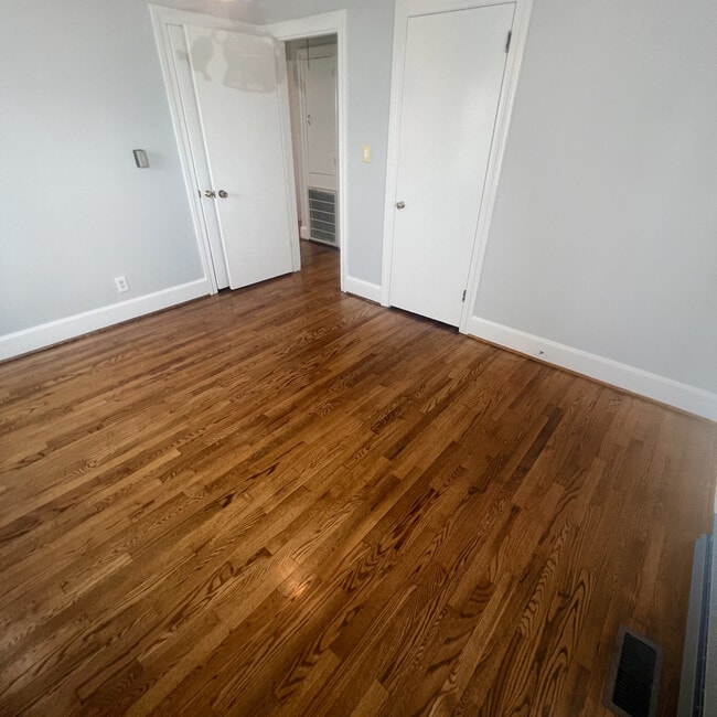 Building Photo - 2803 Jackson Dr