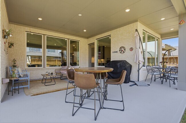 Building Photo - 28065 Willow Gln Dr