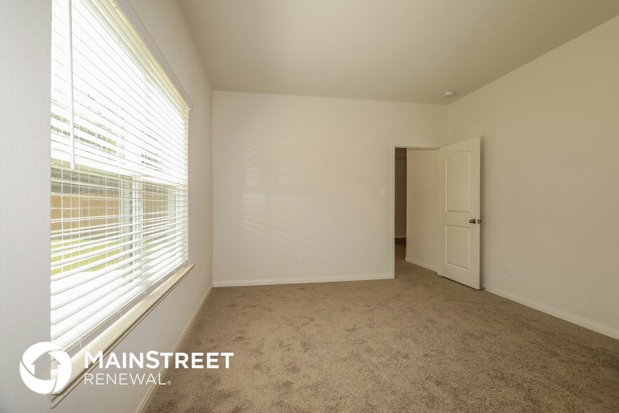 Building Photo - 26805 Steinbeck Dr