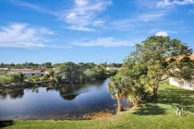 Building Photo - 8225 Sunrise Lakes Dr N
