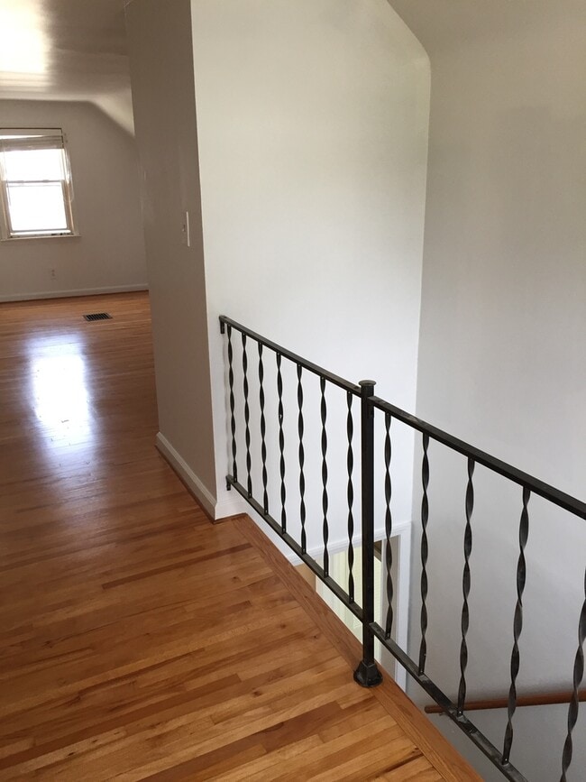 Building Photo - A Charming 3 Bedroom Bungalow, Hardwood Floors, Fenced in Backyard