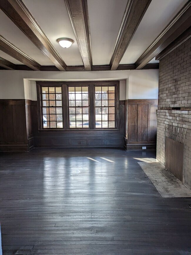 Building Photo - 73 Woodland St